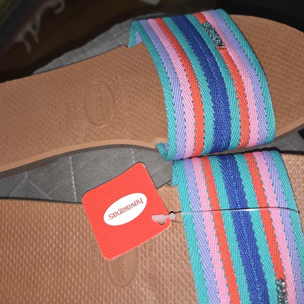 Havaianas Red and Blue Flats Vibrant Summer Style